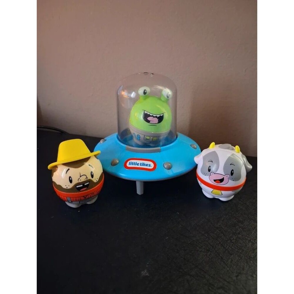 Little Tikes Toddle Tots Far Out Farm toy set Farmer Cow Ufo Alien